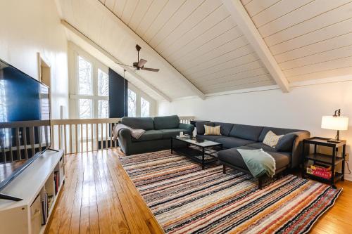 Winter Retreat at Oak Ledge! Ski Tips & Cozy Sips in Lyndhurst, USA