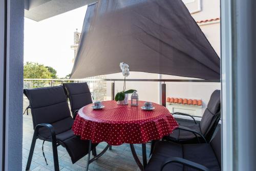 2 bedrooms, 4 beds