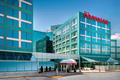 Sheraton Gateway Hotel in Toronto International Airport