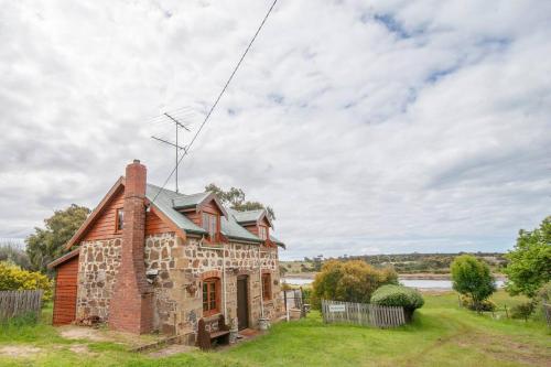 The Blacksmith's Cottage at Lisdillon Vineyard - Little Swanport