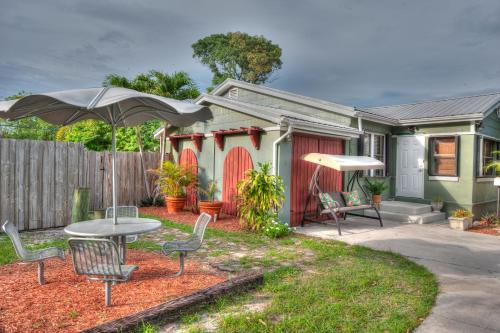 Tropical Oasis Private Pool 10 min to Fort Lauderdale Beach and Las Olas in Fort Lauderdale, USA