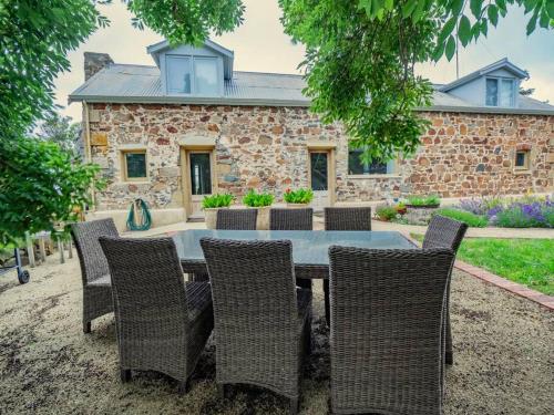 *Newly relisted* Coach House at Lisdillon Vineyard