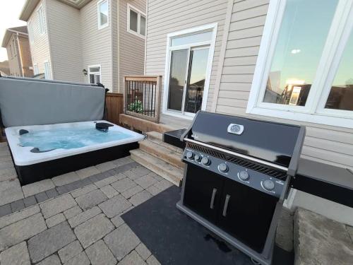 Living the Dream with Inground Heated Pool, Hot Tub, & Beach in Cobourg (ON)
