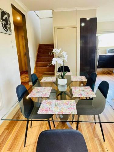 Tranquil Retreat near to Airport in Fawkner