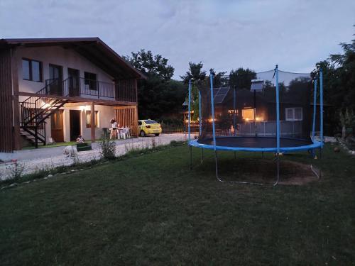 Cabana Oprișor (Cabana Oprisor) in Okna Sibiuluja