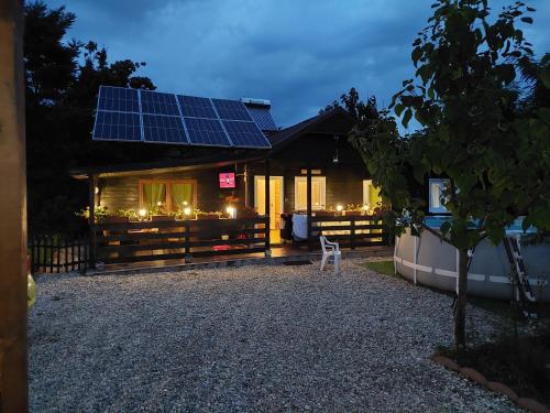 Cabana Oprișor (Cabana Oprisor) in Okna Sibiuluja