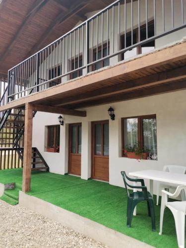 Cabana Oprișor (Cabana Oprisor) in Okna Sibiuluja