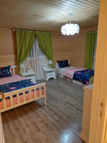 Cabana Oprișor (Cabana Oprisor) in Okna Sibiuluja