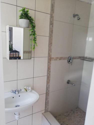 Rondebosch East Garlandale STRICTLY HALAAL, fresh garden cottage Rondebosch East Garlandale STRICTLY HALAAL, fresh garden cottage