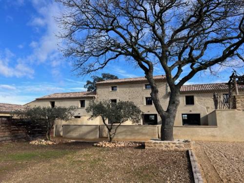 Buitenkant, Mas du Couchant in Suze La Rousse