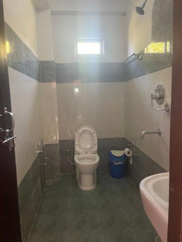 Twin Room with Mountain View image 3