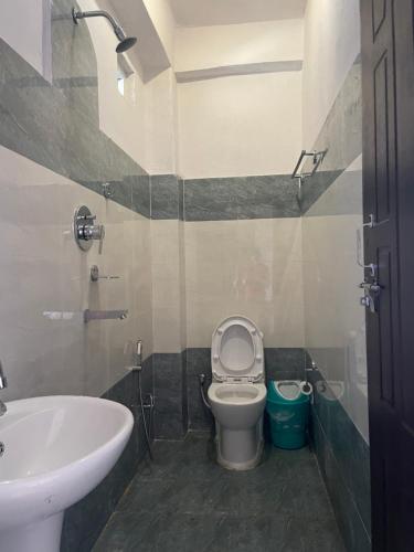 Single Room with Mountain View image 3