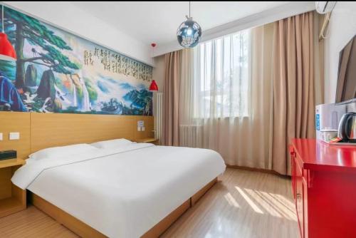 Happy Dragon Alley Hotel-In the city center with big window&free coffe, Fluent English speaking,Tourist attractions ticket service&food recommendation,Near Tian Anmen Forbiddencity,Near Lama temple,Easy to walk to NanluoAlley&Shichahai