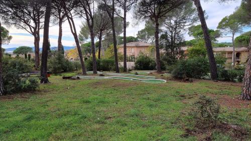 Chez K&D Studio Nature avec piscine St Raphael near Douce Quietude