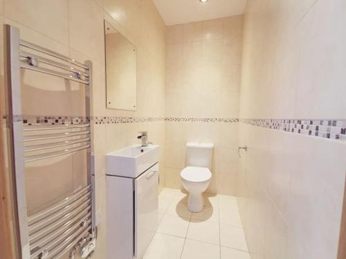 1 Y Bae - Top Floor Apartment, Trearddur (fotografie 10)