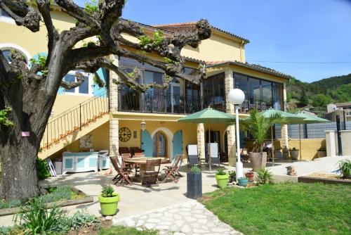 Skats, Au Grand Bonheur in Besseges