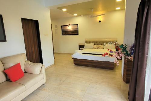 Hotel Om Inn - Talegaon Dabhade