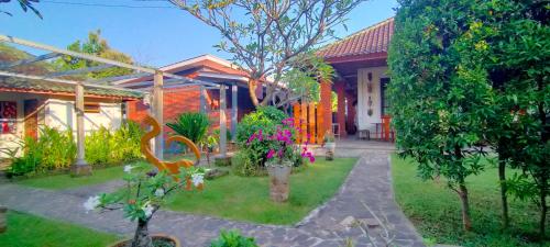 Tunjung guest house lovina beach, Bali