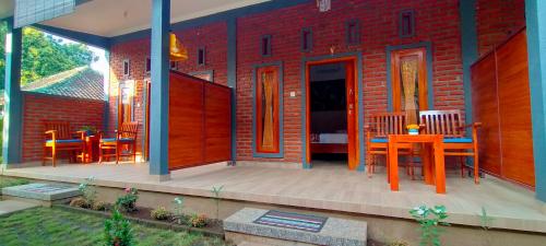 Tunjung guest house lovina beach in Lovina Beach