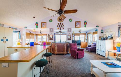 Coleman's Beach Front Inn - image 9