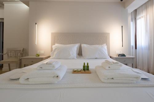 Superior Triple Room image 10