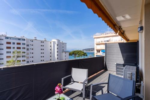 Bright studio in Antibes - with terracesea view