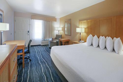 Ramada by Wyndham Costa Mesa/Newport Beach