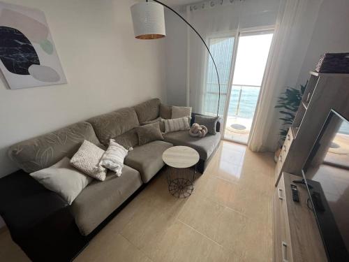 Apartamento a pie de playa con vistas al mar. - Apartment - Sorvilán