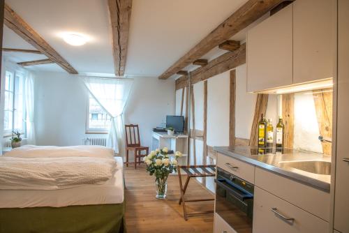 1 queen bed