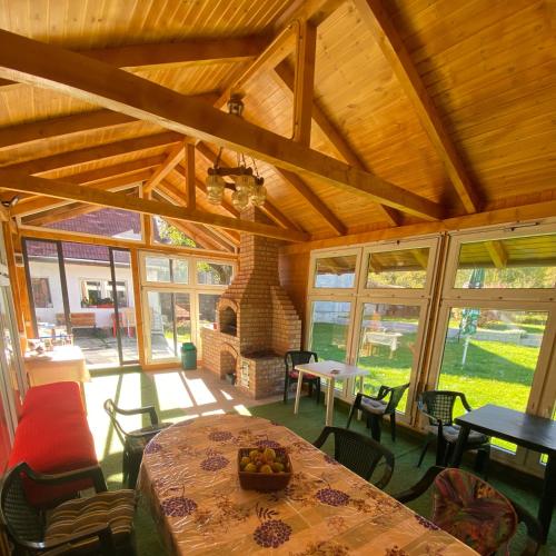 المرافق, Pensiunea Mateo in بران