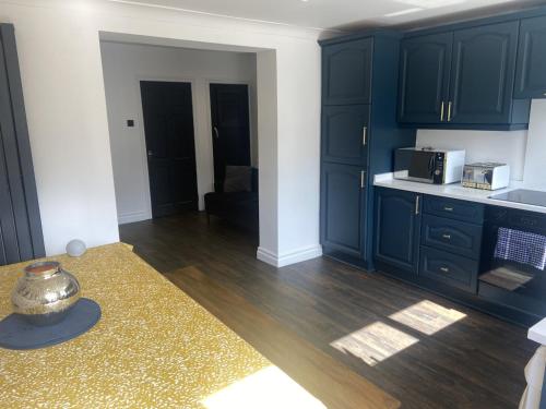 Lovely 2 Bed Full House By The Beach, Liverpool (photo 5)