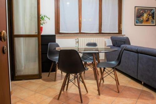 Casa Spezia - Metro Vicina, Wi-Fi Rapido & Netflix near Autó Múzeum