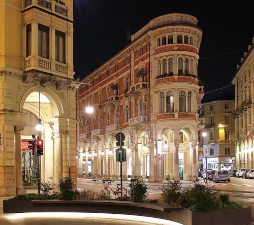 Casa Spezia - Metro Vicina, Wi-Fi Rapido & Netflix near Autó Múzeum