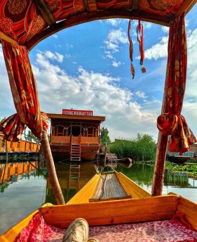 Houseboat Young Manhattan Srinagar