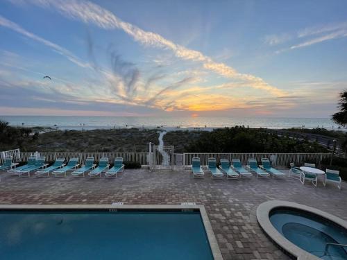 Pezsgőfürdő, Oceanway 203 - Upscale Oceanfront Condo - 2BR and 2BA in Indian Rocks Beach (Florida)