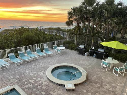 Pezsgőfürdő, Oceanway 203 - Upscale Oceanfront Condo - 2BR and 2BA in Indian Rocks Beach (Florida)