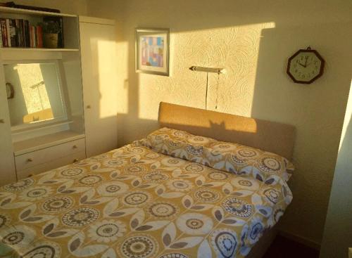 Light, airy, comfortable room in Whitby