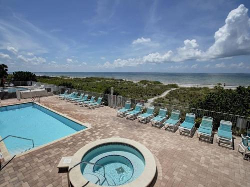 Pezsgőfürdő, Oceanway 203 - Upscale Oceanfront Condo - 2BR and 2BA in Indian Rocks Beach (Florida)