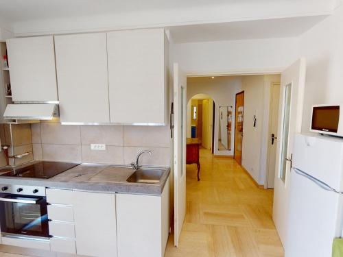 Apartment image 10