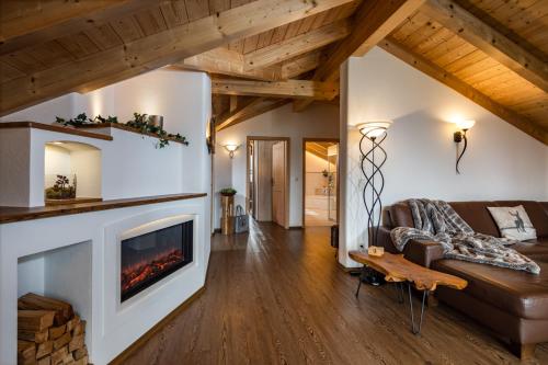 Apartment with Mountain View