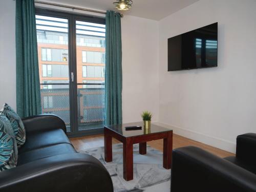 Central Arcadian One Bedroom - Sofa Bed - Balcony - City Centre