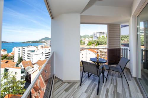 Aura Tower Aparments by In Property in Rafailovici