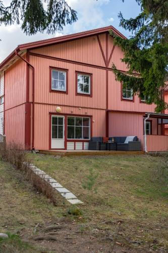 Uppsala Large family home beside forest