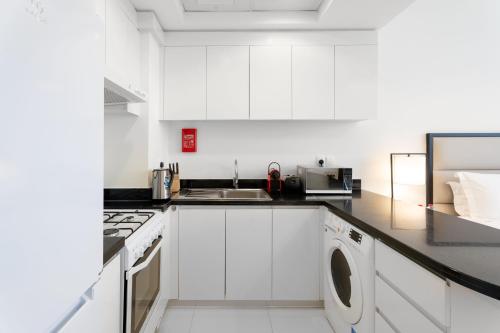 Luxury Studio Apartment JVC Tower 108 Dubai, Dubaj (zdjęcie 3)