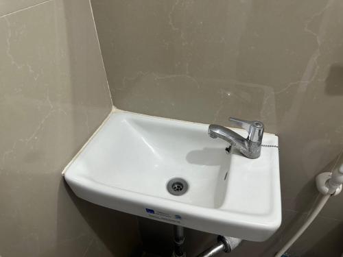 Bathroom, YUJINN Seletar Hotel in Seletar
