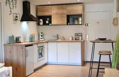 Facilities, Appartement Design near Musée Archéologique