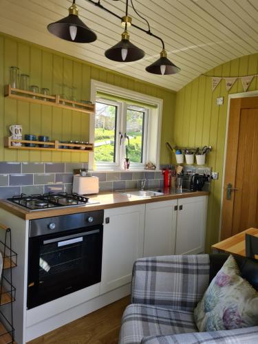 The bay ,luxury shepherds hut,