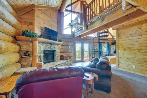 Smoky Mountain Vacation Rental Cabin with Hot Tub! in Gatlinburg, USA
