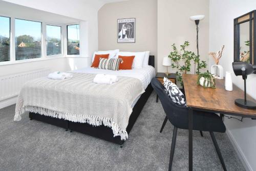 Lily House by YourStays - Cosy 3 Bedroom House in Crewe 2