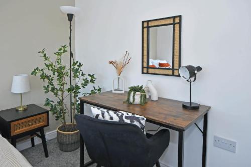 Lily House by YourStays - Cosy 3 Bedroom House in Crewe 4